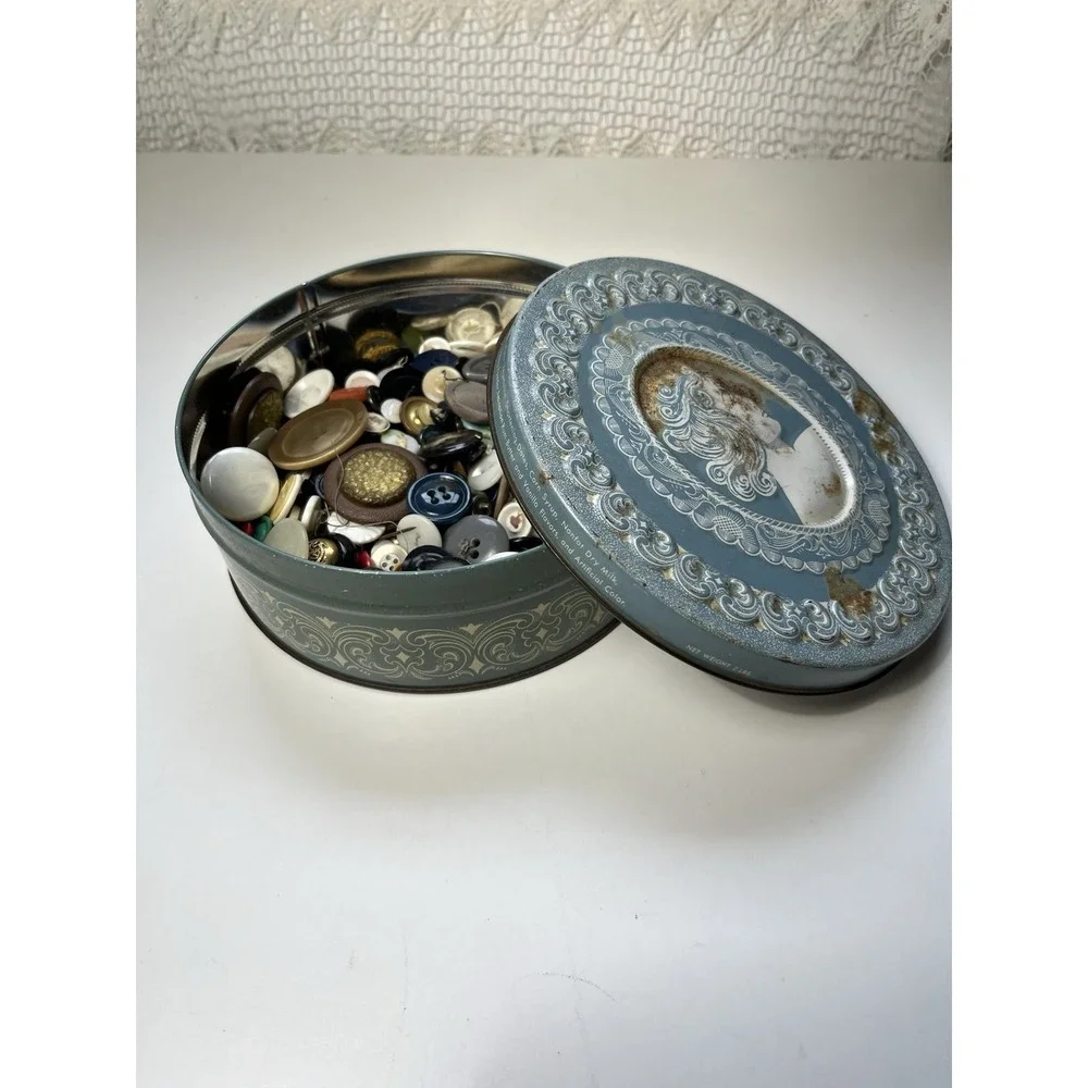 VTG Made In USA Tin Fruit Cake Bakers Of America Chicago IL Full Of VTG Buttons